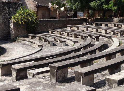 File:Amphitheatre of Old Fort - Stone Town - Zanzibar - Tanzania  (8841779814).jpg - Wikimedia Commons