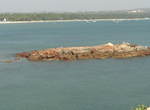 File:Small island at malvan sea.jpg - Wikimedia Commons