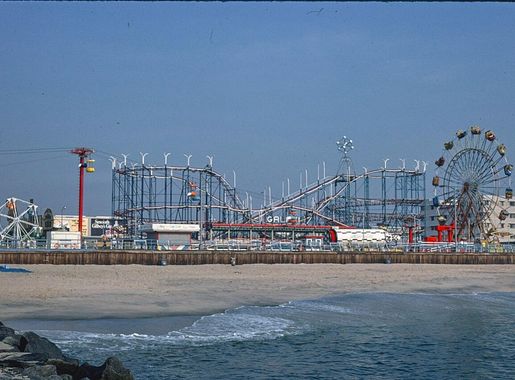 File:Beach, boardwalk, and rides, Asbury Park, NJ in 1978.jpg - Wikimedia  Commons