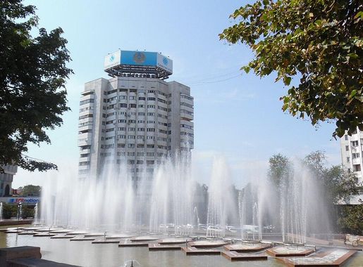 File:Fountains in Republic Square Almaty -2.jpg - Wikipedia