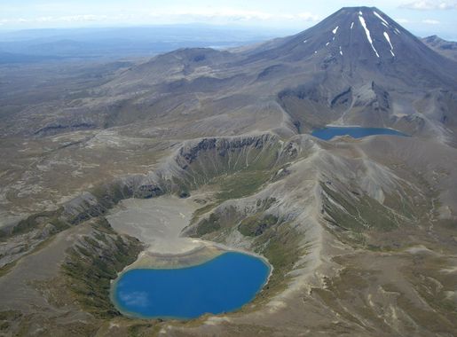 File:Tongariro National Park, New Zealand (13293071503).jpg - Wikimedia  Commons