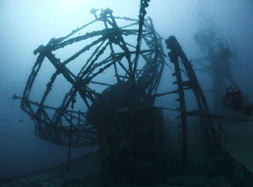 File:Diver at USNS General Hoyt S. Vandenberg (T-AGM-10) wreck off Key West  in January 2015.JPG - Wikimedia Commons