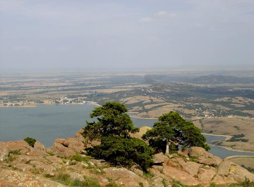 File:Wichita Mountains Wildlife Refuge - view from Mt. Scott onto Lake  Lawtonka - panoramio (2).jpg - Wikimedia Commons