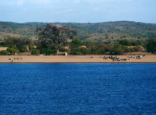File:Lake malawi mozambico coast.jpg - Wikimedia Commons