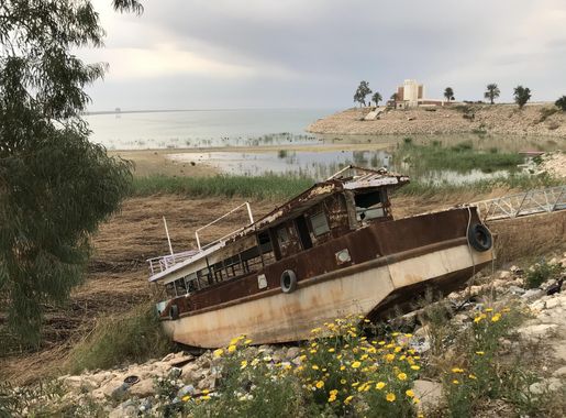 File:The empty reservoir seen from the mostly abandoned Habbaniyah tourist  resort.jpg - Wikimedia Commons