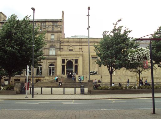 File:Leeds City Art Gallery entrance, The Headrow - DSC07720.JPG -  Wikimedia Commons