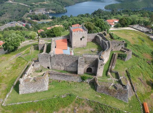 File:Aerial photograph of Castelo de Lindoso (17).jpg - Wikimedia Commons