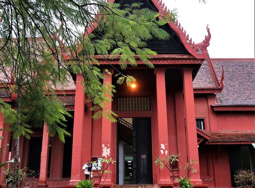 File:National Museum of Cambodia entrance.jpg - Wikimedia Commons