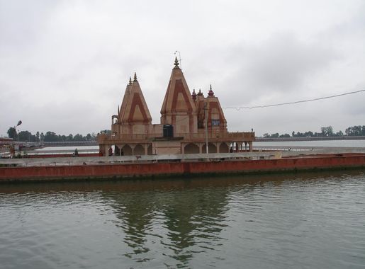 File:Brahma Sarovar.JPG - Wikimedia Commons