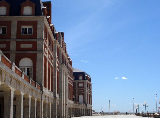 File:Casino de Mar del Plata (lateral).JPG - Wikimedia Commons