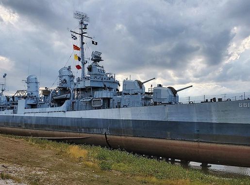 File:USS Kidd (DD-661) in Baton Rouge, Louisiana (USA), on 10 November  2021.jpg - Wikipedia