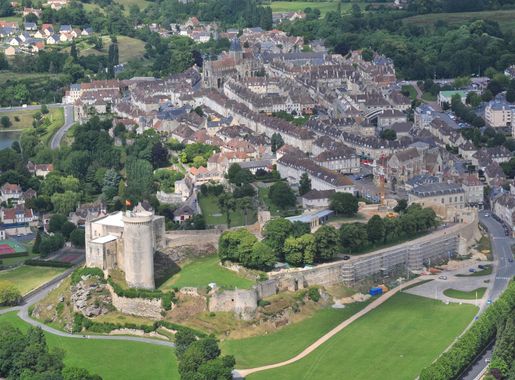 File:Chateau de falaise et centre.JPG - Wikimedia Commons