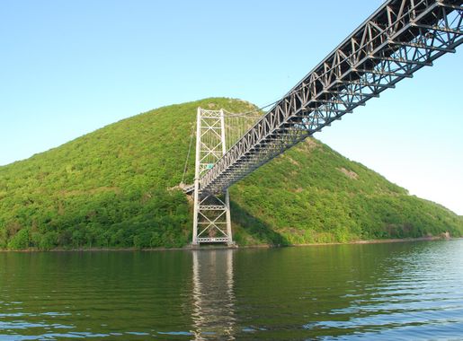 File:Bear Mountain Bridge, NY from river level loking East.JPG - Wikimedia  Commons