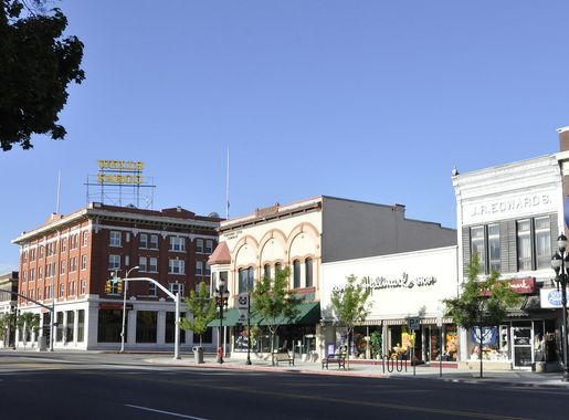 File:Logan (Utah) 7-9-2014 8-55-34.JPG - Wikimedia Commons
