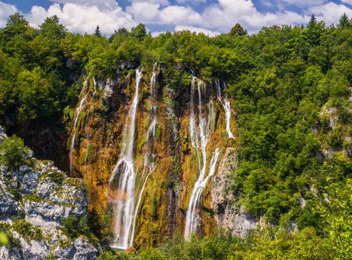 File:Largest waterfall in Plitvice Lakes National Park.jpg - Wikimedia  Commons