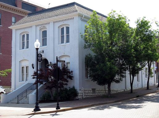 File:St. Charles - Old City Hall.jpg - Wikimedia Commons