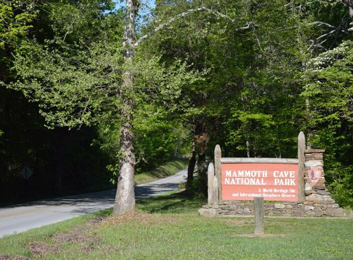 File:Mammoth Cave National Park Entrance Sign.JPG - Wikimedia Commons