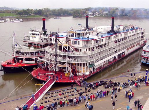 File:USA-Delta & Mississippi Queen 2.JPG - Wikimedia Commons