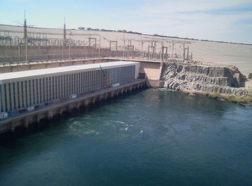 File:The High Dam in Aswan.jpg - Wikimedia Commons
