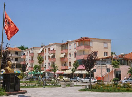 File:Patos, Albania - Streets and Residential Buildings 2019 02.jpg -  Wikimedia Commons