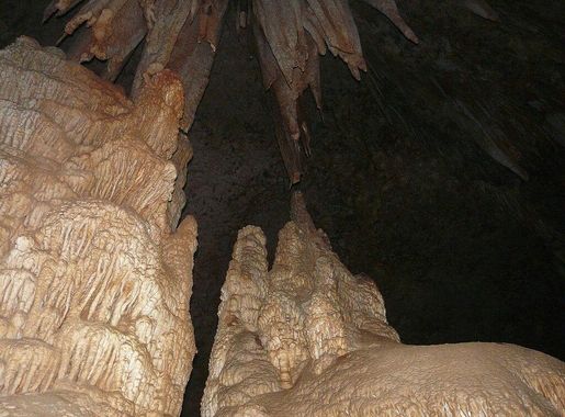 File:Socotra Cave 04.JPG - Wikimedia Commons