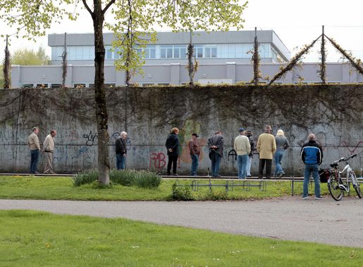 File:Salzburg - Lehener Park - Asphaltstockschießen.jpg - Wikimedia Commons