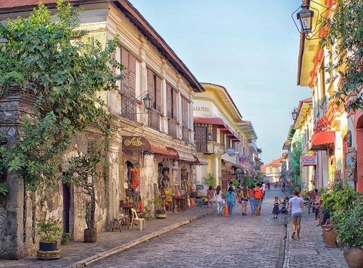 File:Calle Crisologo, Vigan, Philippines - One of The New 7 Wonder Cities  of The World.jpg - Wikipedia