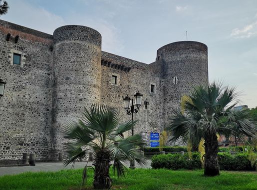 File:Castello Ursino - 2018-07-31.jpg - Wikimedia Commons
