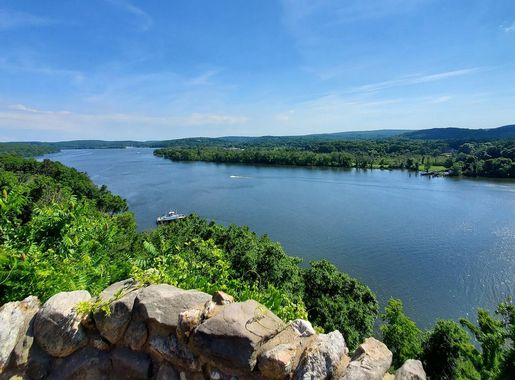File:Connecticut River From Gillette Castle.jpg - Wikimedia Commons