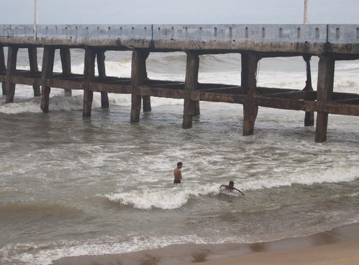 File:Pondicherry, Promenade Beach, Bay of Bengal, India.jpg - Wikimedia  Commons
