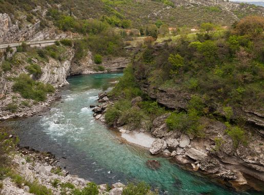 File:Río Moraca, norte de Podgorica, Montenegro, 2014-04-14, DD 02.JPG -  Wikimedia Commons