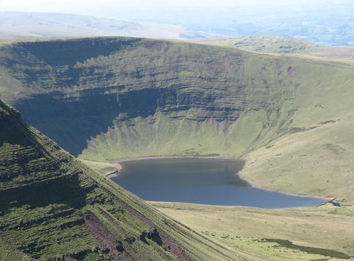 File:Llyn y Fan Fach (1323880330).jpg - Wikipedia