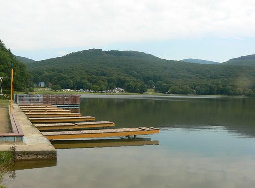 File:Vinianske jazero 3.jpg - Wikimedia Commons