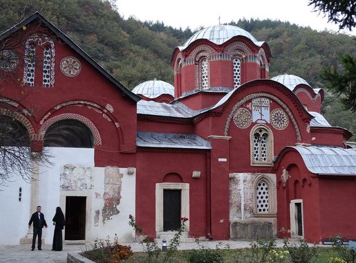 File:Patriarchate of Pec (Peje) - Seat of Serbian Orthodox Church - Outside  Peje (Pec) - Kosovo - 02.jpg - Wikimedia Commons