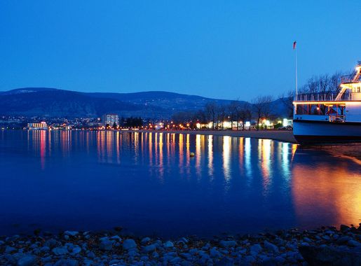 File:Penticton Okanagan Beach Lakeshore.jpg - Wikimedia Commons