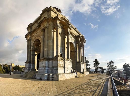 File:Monument aux morts - Constantine معلم تذكاري - قسنطينة.jpg - Wikimedia  Commons