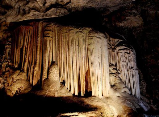File:Cango Caves, Oudtshoorn, South Africa 2.JPG - Wikimedia Commons