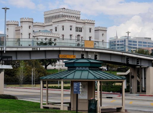 File:Castle building Baton Rouge.jpg - Wikimedia Commons