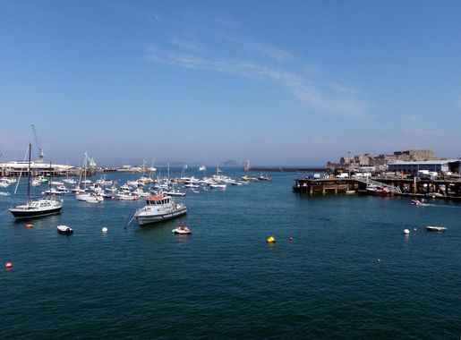 File:Saint Peter Port Harbour (2014).jpg - Wikimedia Commons
