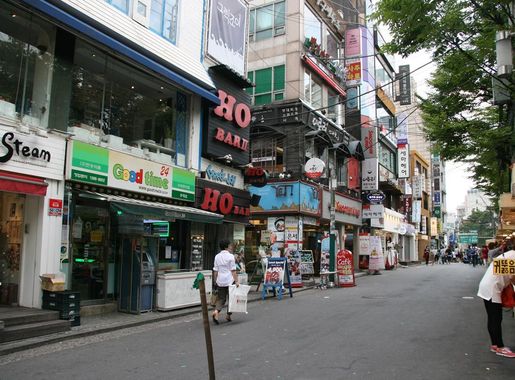File:Wausan-ro 21-gil Hongdae.JPG - Wikipedia