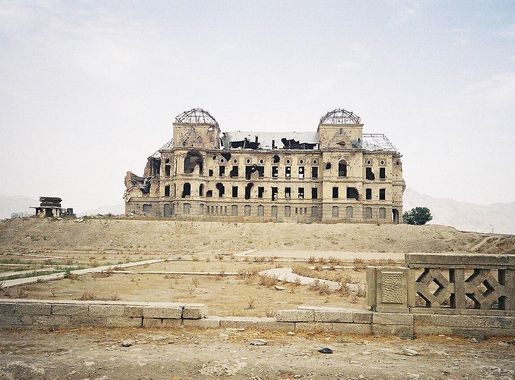 File:Darul aman palace kabul 2006-02.JPG - Wikimedia Commons