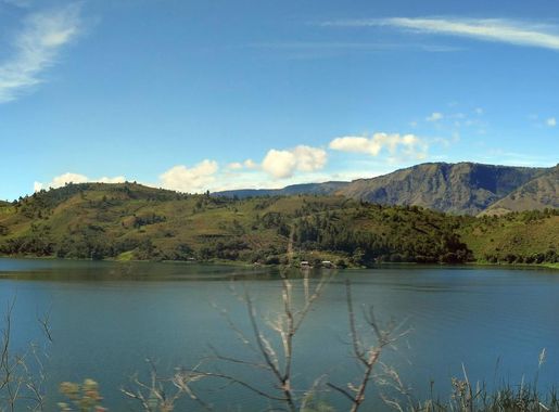 Berkas:A partial view of Toba Lake.jpg - Wikipedia bahasa Indonesia,  ensiklopedia bebas