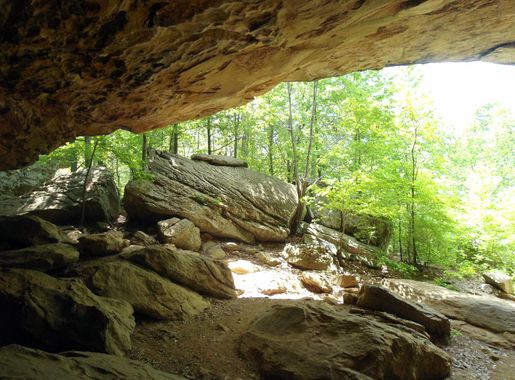 File:Rock House Cave, Petit Jean State Park 001.jpg - Wikimedia Commons