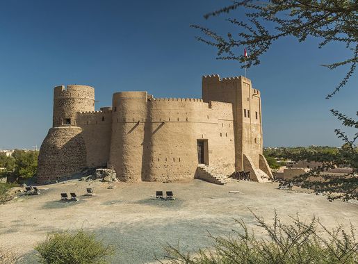File:Fujairah Fort in UAE Side View.jpg - Wikimedia Commons