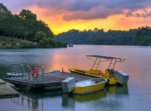 File:Boats at MacRitchie Reservoir, Singapore, at sunset - 20121029.jpg -  Wikimedia Commons