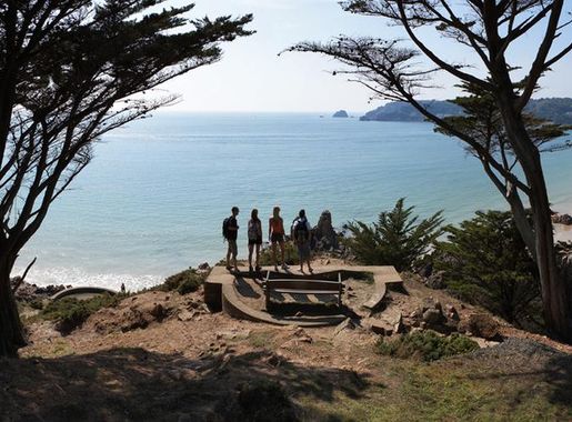 File:St Brelade's Bay, Jersey, Channel Islands.jpg - Wikimedia Commons