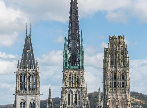 File:Rouen Cathedral as seen from Gros Horloge 140215 4.jpg - Wikipedia