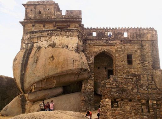 File:The Madan Mahal Fort Jabalpur Madhya Pradesh India DSC 0005.jpg -  Wikimedia Commons
