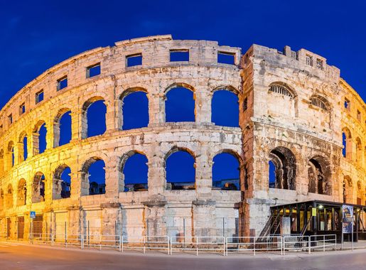 File:Anfiteatro de Pula, Croacia, 2017-04-17, DD 58-63 HDR PAN.jpg -  Wikipedia