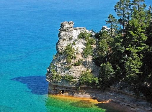 File:Miners Castle, Pictured Rocks National Lakeshore.jpg - Wikimedia  Commons